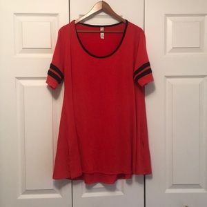 LuLaRoe tee size medium